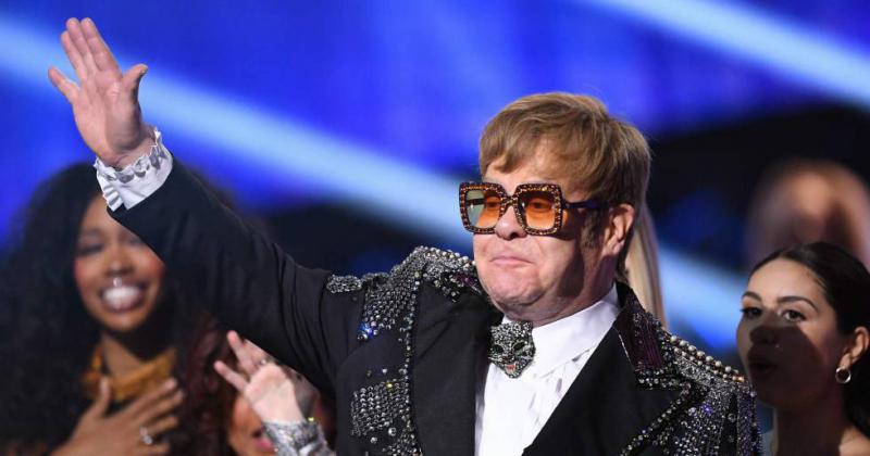 Elton John participa en la canción The Pink Panthom