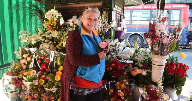 Isabel Pizzo duentildea del primer puesto de flores en Lomas