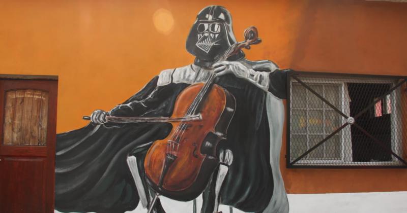 Darth Vader tocando la música de Star Wars