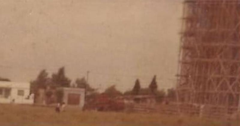 El encajonado de madera durante la construcción en 1975