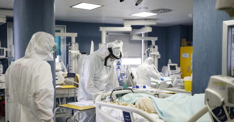 Hay 4981 personas en las salas de terapia intensiva del país 