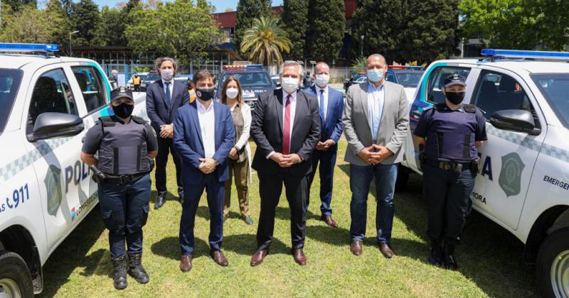 Alberto entregó móviles policiales para la Bonaerense en Lomas