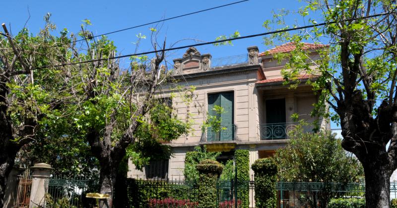 Casas gemelas construidas para las Hermanas Ineacutes y Mariacutea Eugenia Turdera