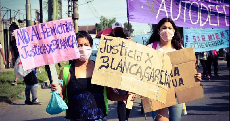Con  banderas y pancartas pidieron justicia por Blanca García