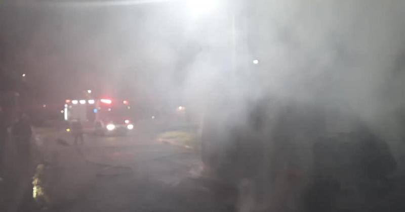 Se incendioacute una camioneta en Banfield 