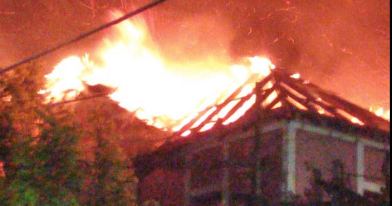 Se incendioacute una histoacuterica casa abandonada en Temperley