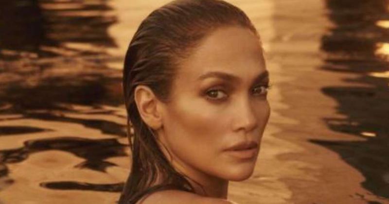 Jennifer Loacutepez se animoacute a un desnudo