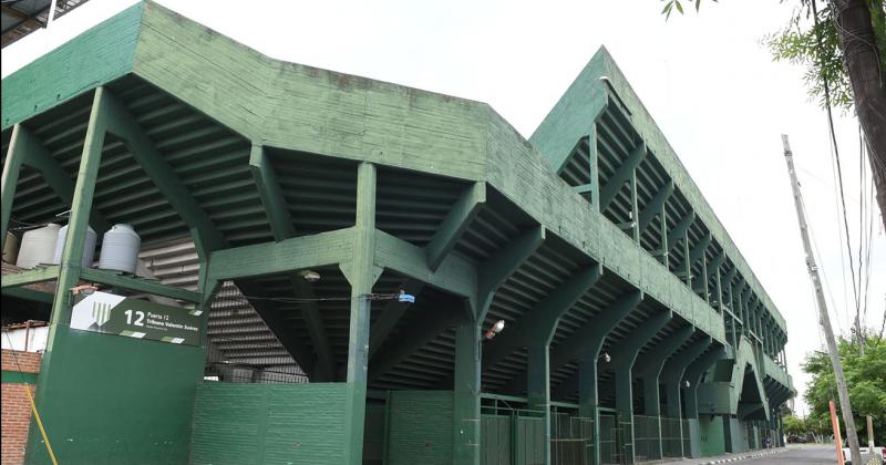 El Florencio Sola uno de los primeros estadios en tener tribunas de cemento