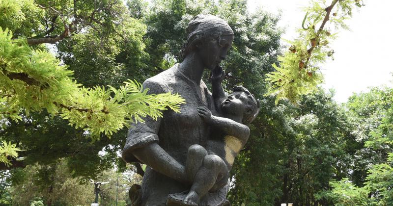 Un monumento especial de Miguel Nevot en Banfield 