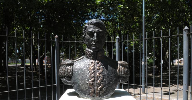 La plaza que pasoacute de llamarse Cristoacutebal Coloacuten a General Joseacute de San Martiacuten