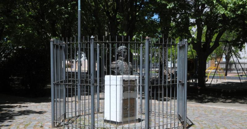 La plaza que pasoacute de llamarse Cristoacutebal Coloacuten a General Joseacute de San Martiacuten