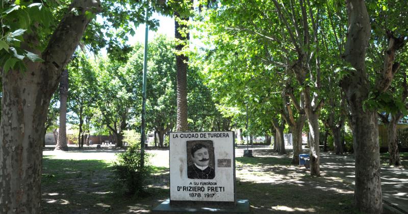 La plaza que pasoacute de llamarse Cristoacutebal Coloacuten a General Joseacute de San Martiacuten