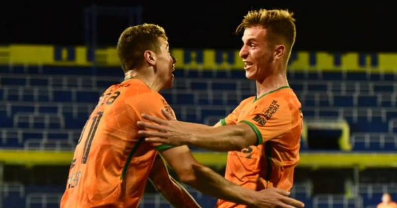 Festejo de gol en el triunfo ante Central en Arroyito