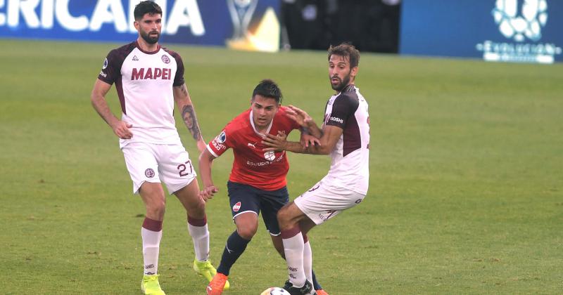 Lanús fue ampliamente superior al Rojo y es semifinalista
