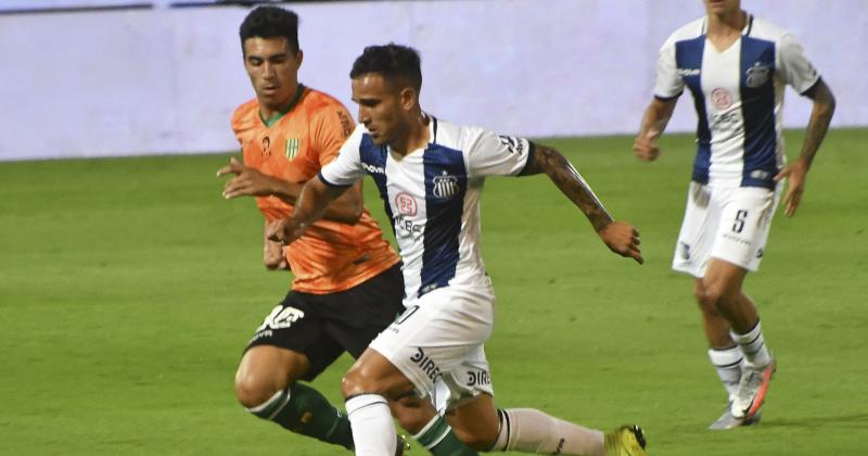 Fragapane y Rodríguez en una acción del primer tiempo