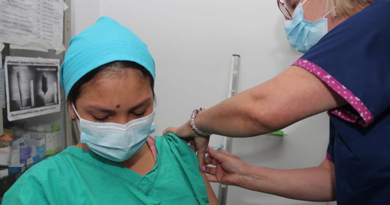 Vacunarn a todo el personal del Hospital Llavallol