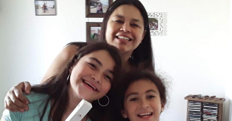 Victoria con sus hijas Sofía y Rosario 