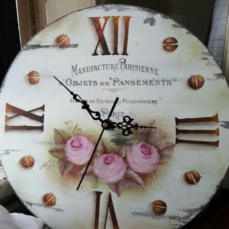Reloj con rosas vintage