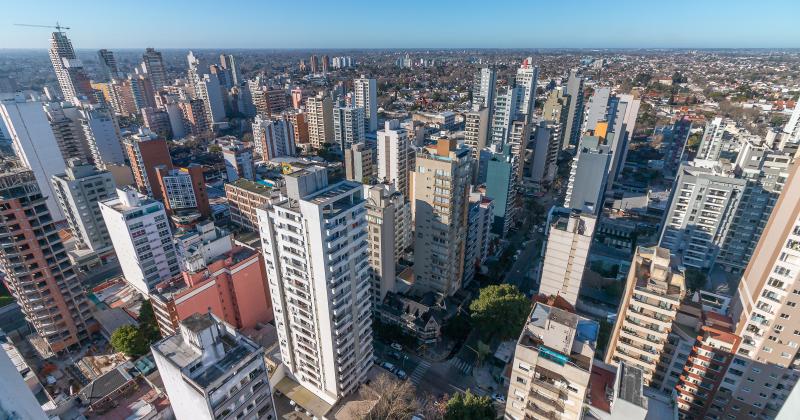 Una vista aérea de Las Lomitas y sus imponentes edificios