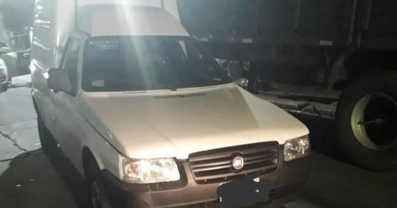 La camioneta Fiat Fiorino que robaron los delincuentes