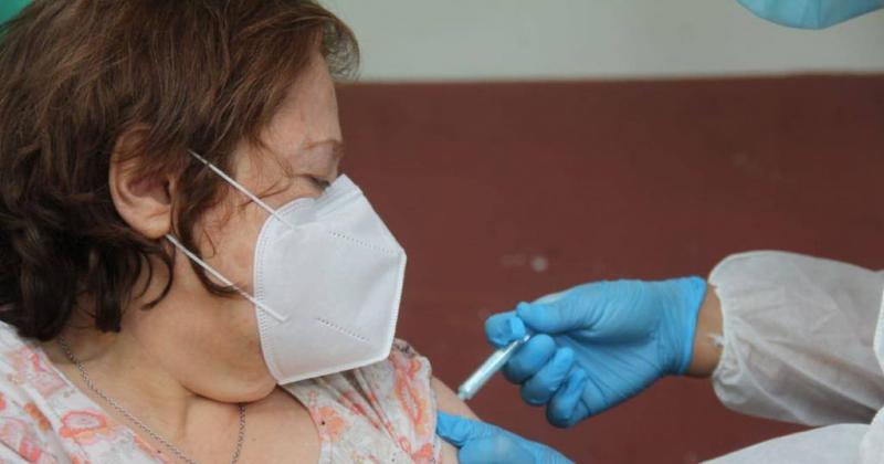 En seis días se vacunaron a los 165 residentes del Hogar