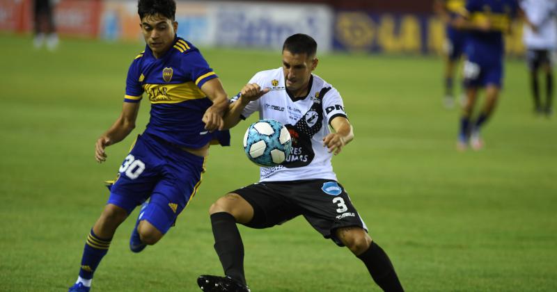 Claypole con garra y una idea clara complica a Boca