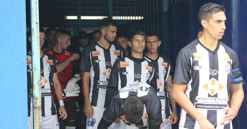 El Porve goleó y sigue invicto en condición de local