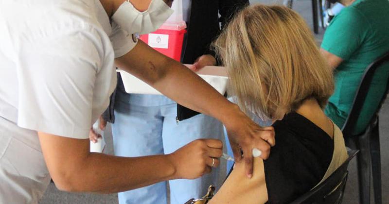 Instalan una nueva posta de vacunacioacuten en el predio del Portal Lomas