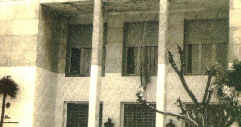 La fachada de la escuela emblemtica imagen del libro de Ossona