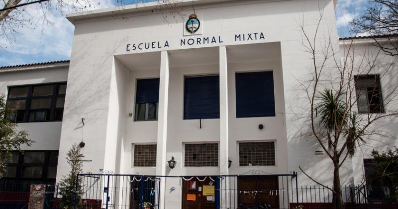 La escuela sobre la calle Manuel Castro 