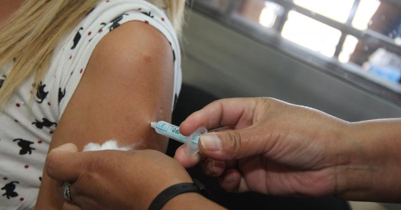 Alrededor del 52-en-porciento- de los docentes de Lomas ya fue vacunado 