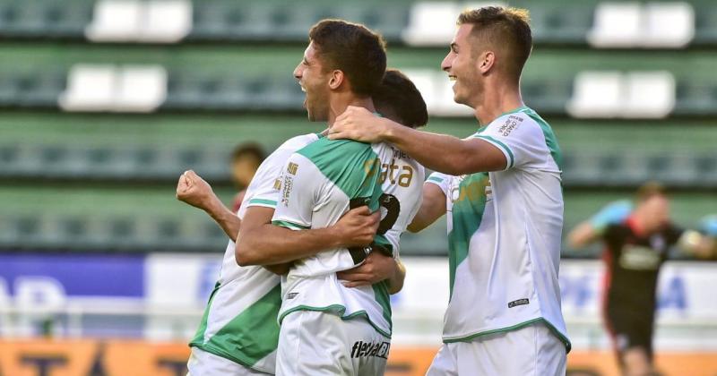 Álvarez festeja su gol luego de una r?pida jugada