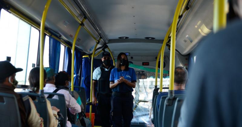 Controles y concientización en el transporte público 