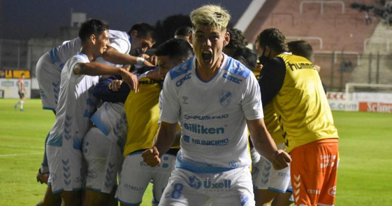 Díaz una de las figuras del Cele celebra tres puntos valisoos