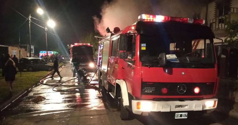Un hombre de 70 antildeos murioacute en un incendio en Banfield