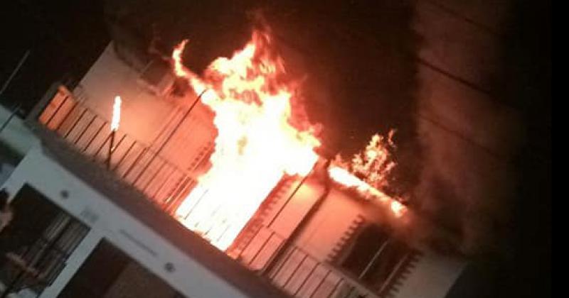 Casa en llamas en San José