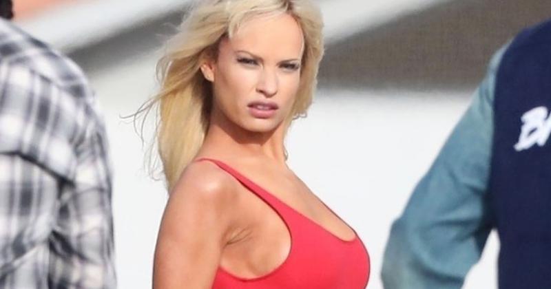 Lily James se convirtioacute en Pamela Anderson