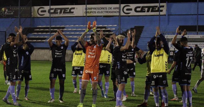 Con dos victorias consecutivas el Cele salió del fondo