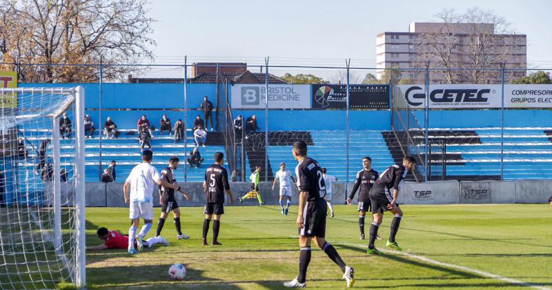 Antes del minuto Temperley se puso arriba en el marcador