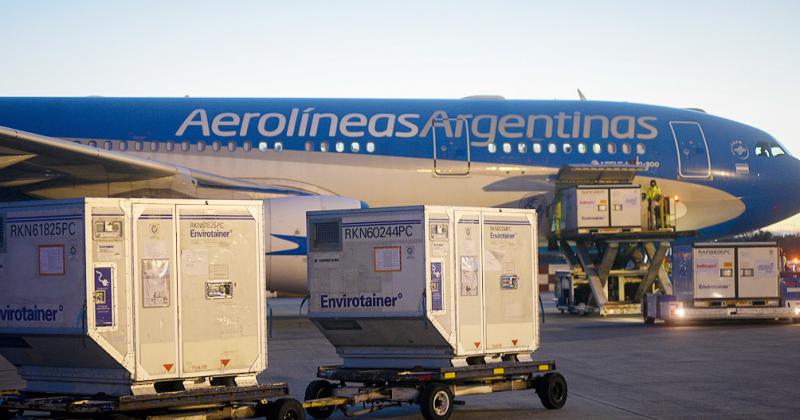 El aeropuerto de Ezeiza epicentro del arribo de dosis