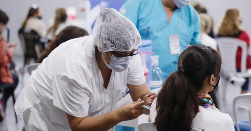 Ms del 50-en-porciento- de la Argentina recibió una dosis de la vacuna 