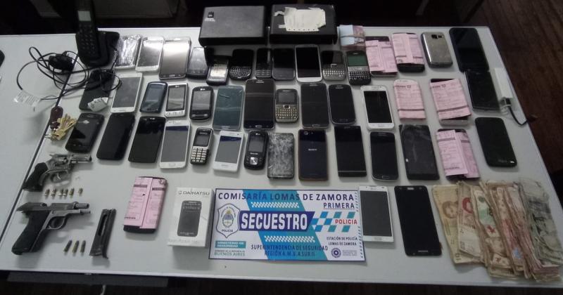 Les secuestraron 44 celulares