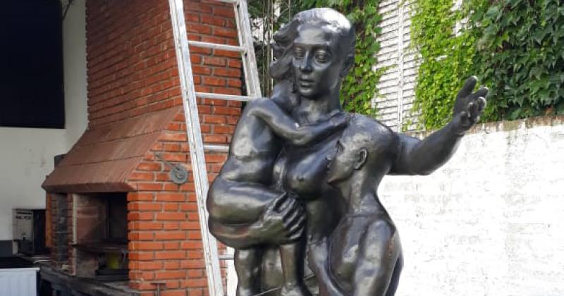 La escultura de bronce próximamente estar� en la Plaza Grigera