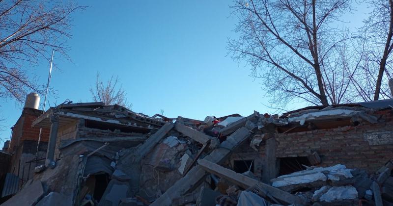 Centenario- afirman que las dos casas linderas siguen con peligro de derrumbe
