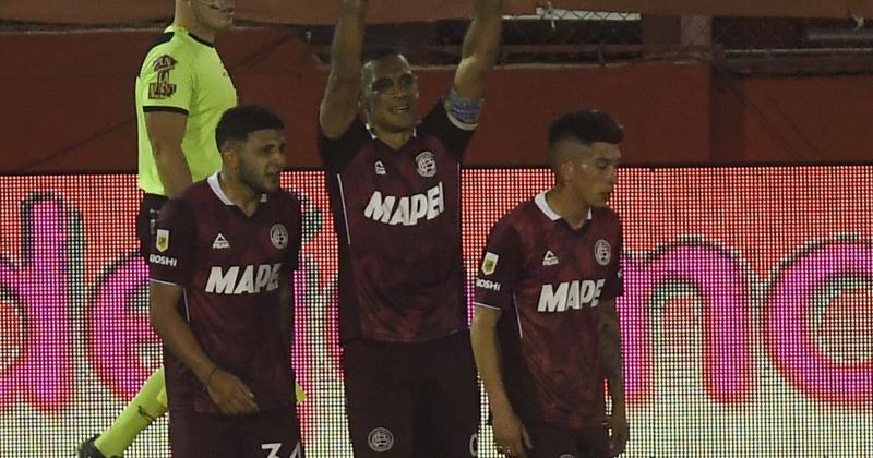 Sand celebra su gol ante Huracn