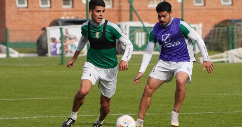 El DT realiza muchos trabajos con pelota