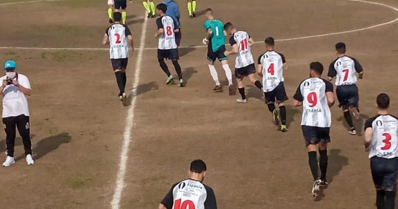 El Porvenir perdió y se aleja de la pelea