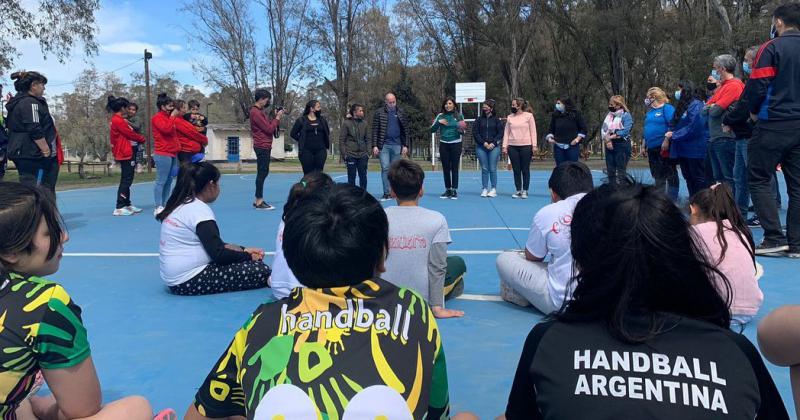 El handball busca hacerse su lugar en San José y Temperley