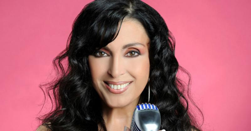 Exitosa y popular cantante 