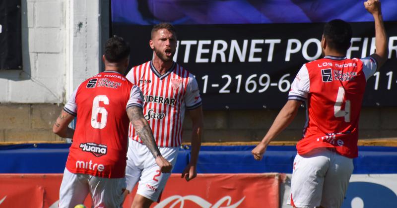 Lugarzo abrió el camino de la goleada